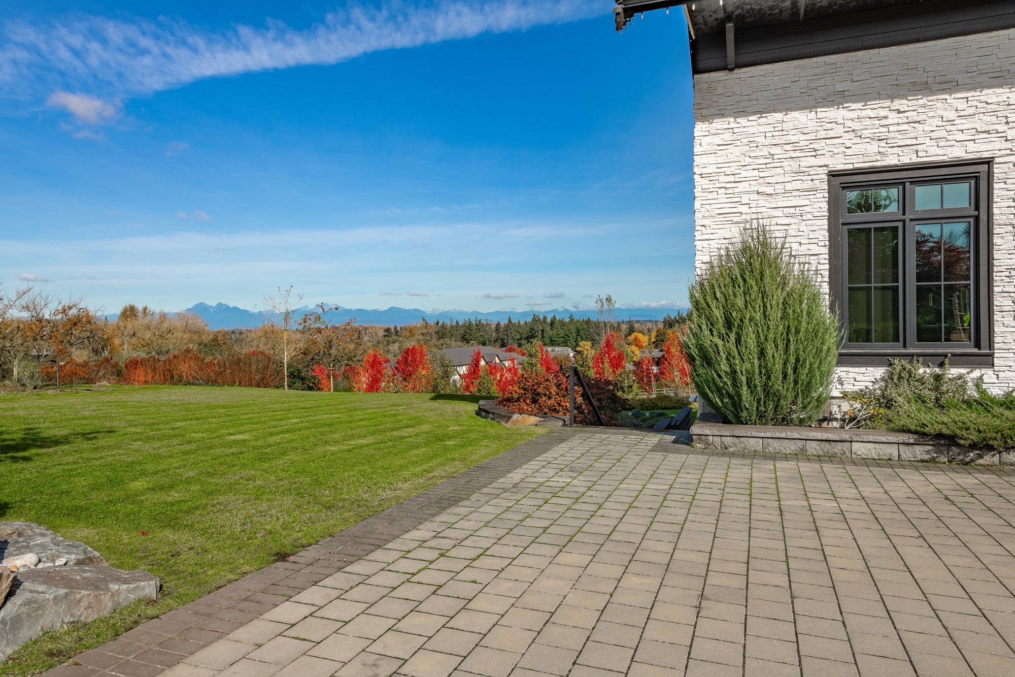 Czy tańsza kostka brukowa to naprawdę oszczędność