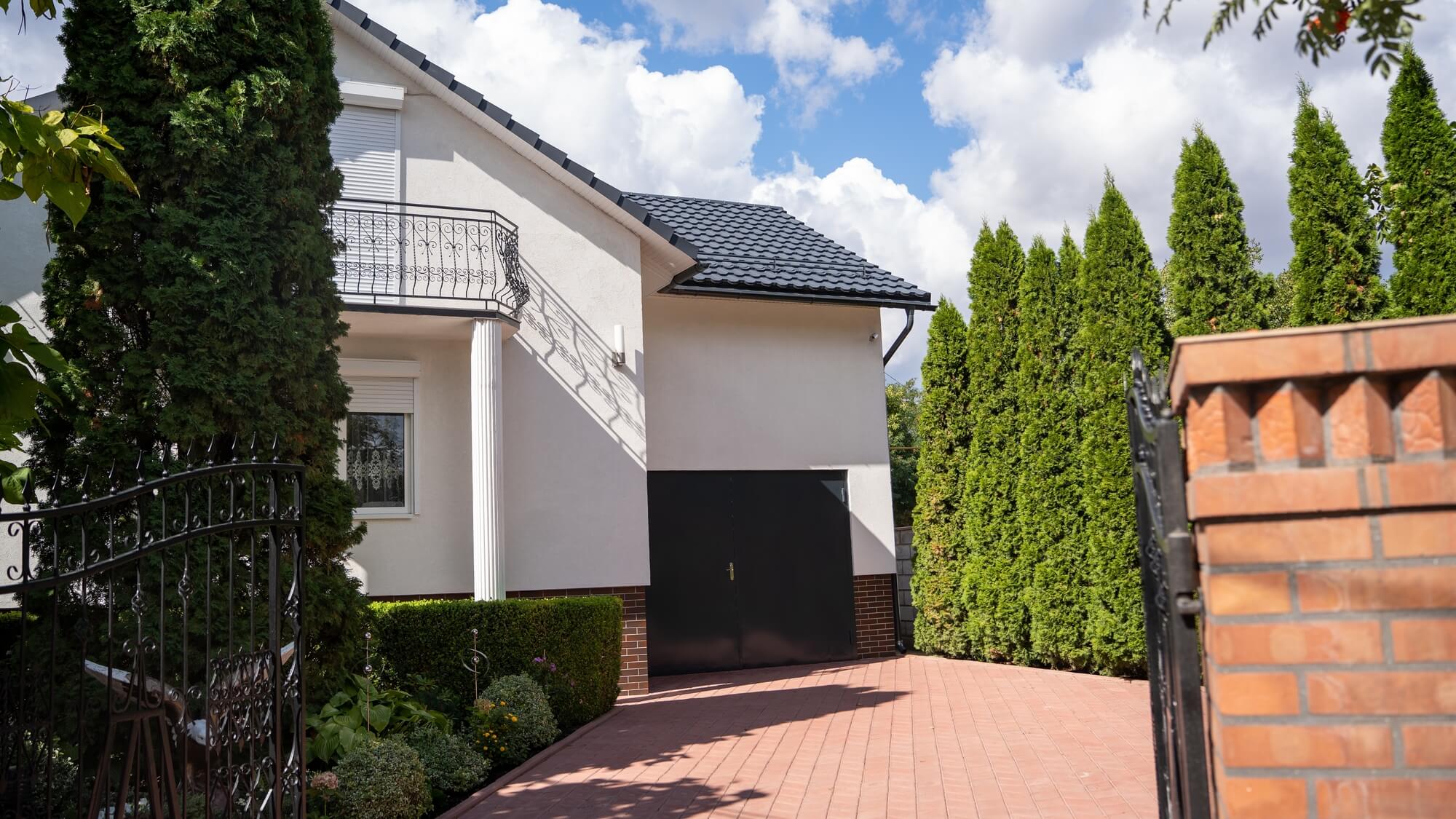 kostka brukowa przed garażem